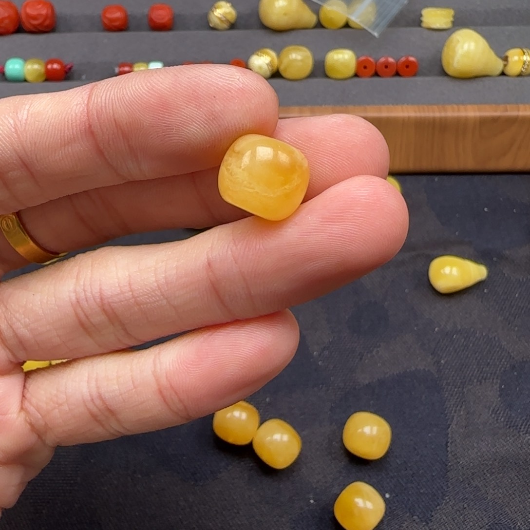 蜜蜡裸石未镶嵌天然a38