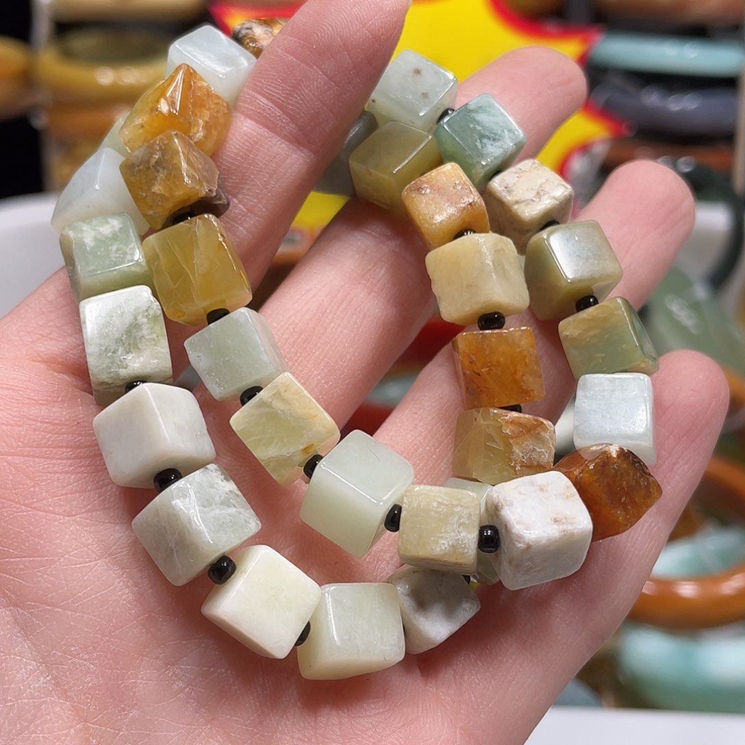 蛇纹石玉手串未镶嵌瑕