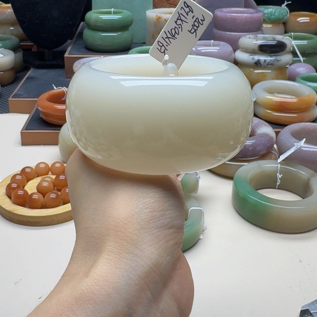 ****y石英岩玉未镶嵌手镯