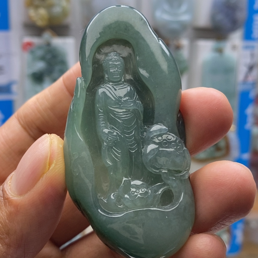 翡翠颈饰未镶嵌佛