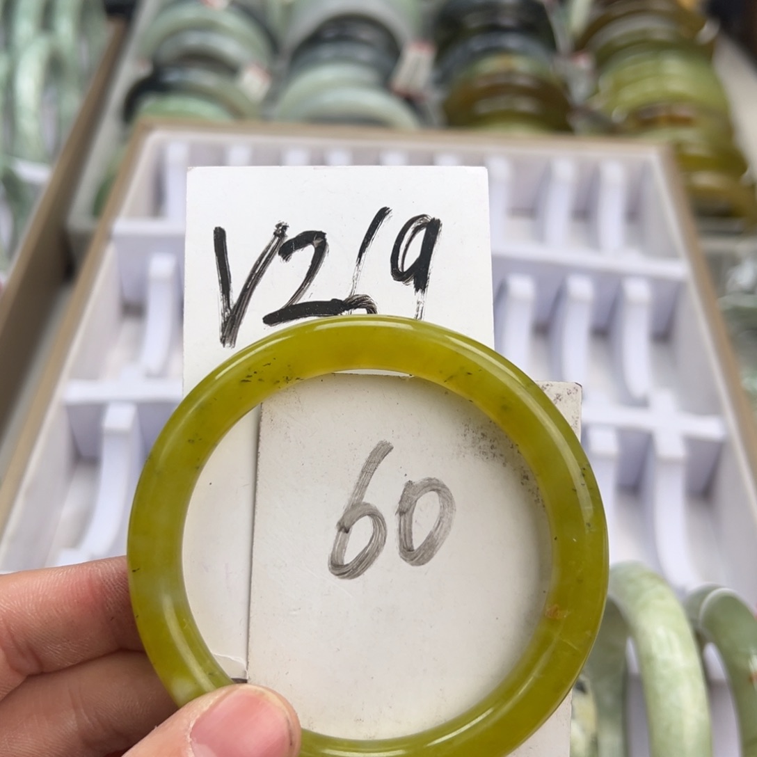 岫玉手镯未镶嵌天然岫玉微瑕