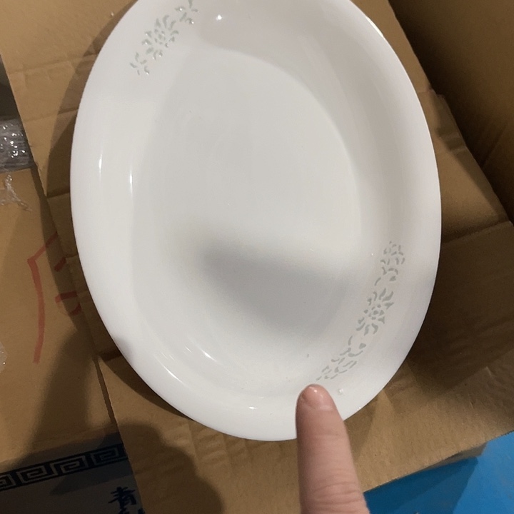 小***杨瓷片玲珑鱼盘一个，微瑕包邮