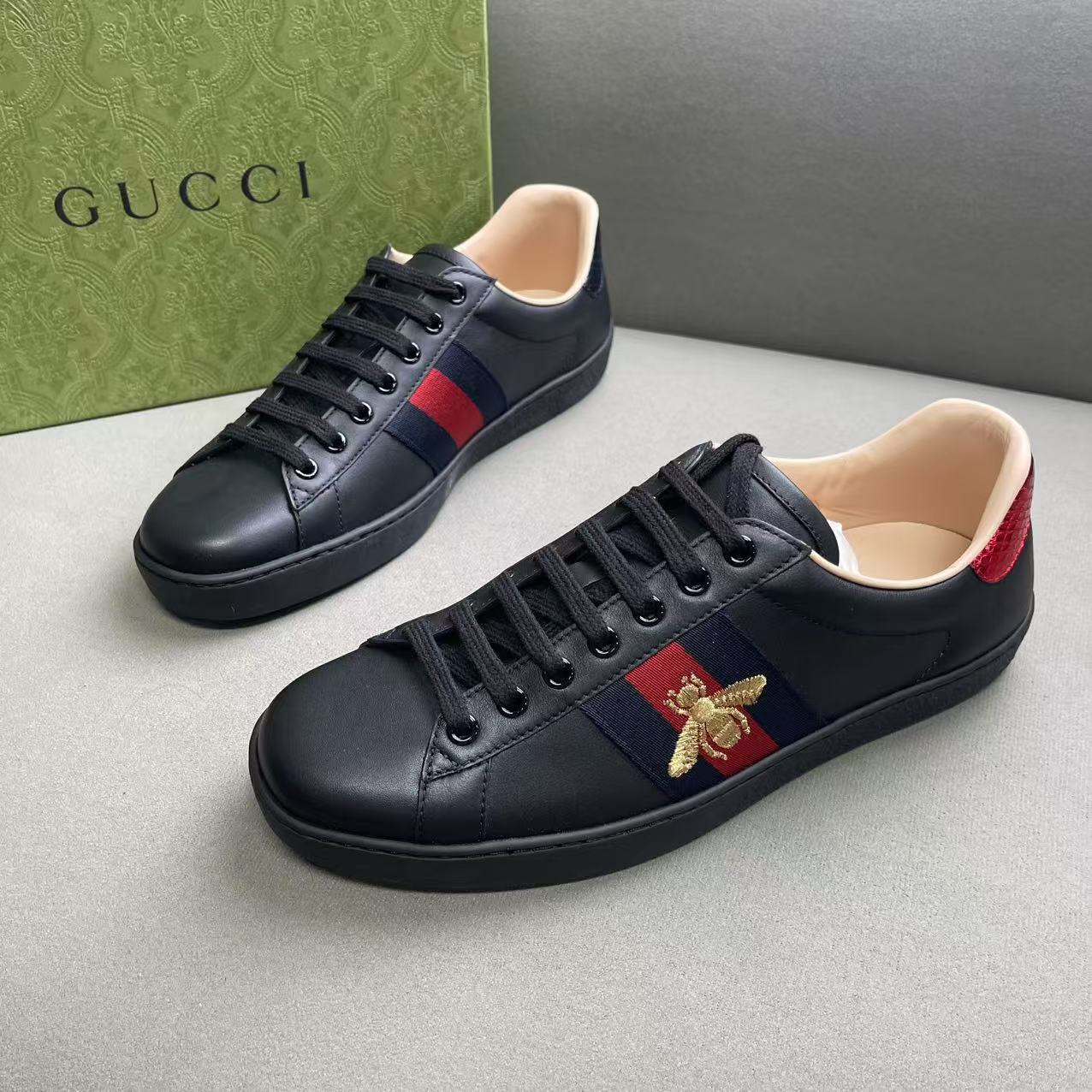 未使用 GUCCI/古驰 黑色皮面刺绣金蜜蜂时尚板鞋 40.5码/全新涂标