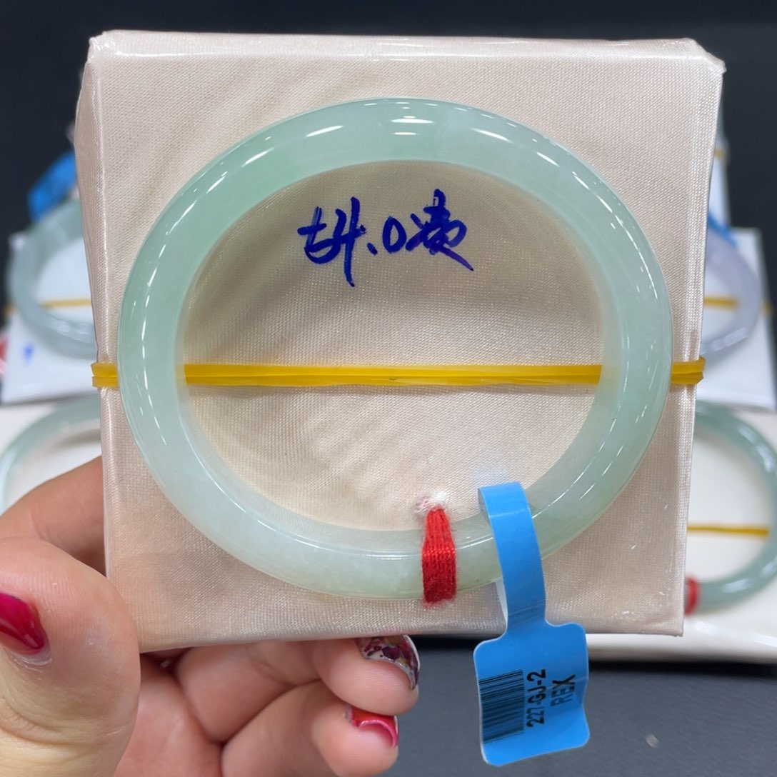 翡翠手镯未镶嵌缅甸天然翡翠手镯