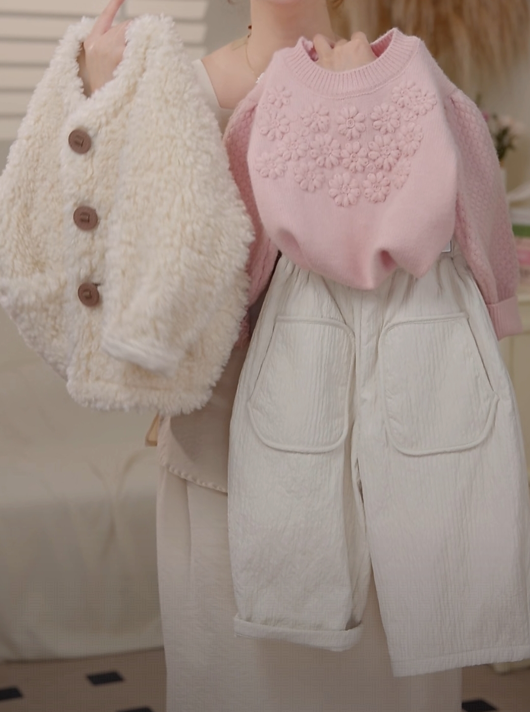 2025冬季韩版儿童米杏色毛毛外套气质时尚洋气241115B