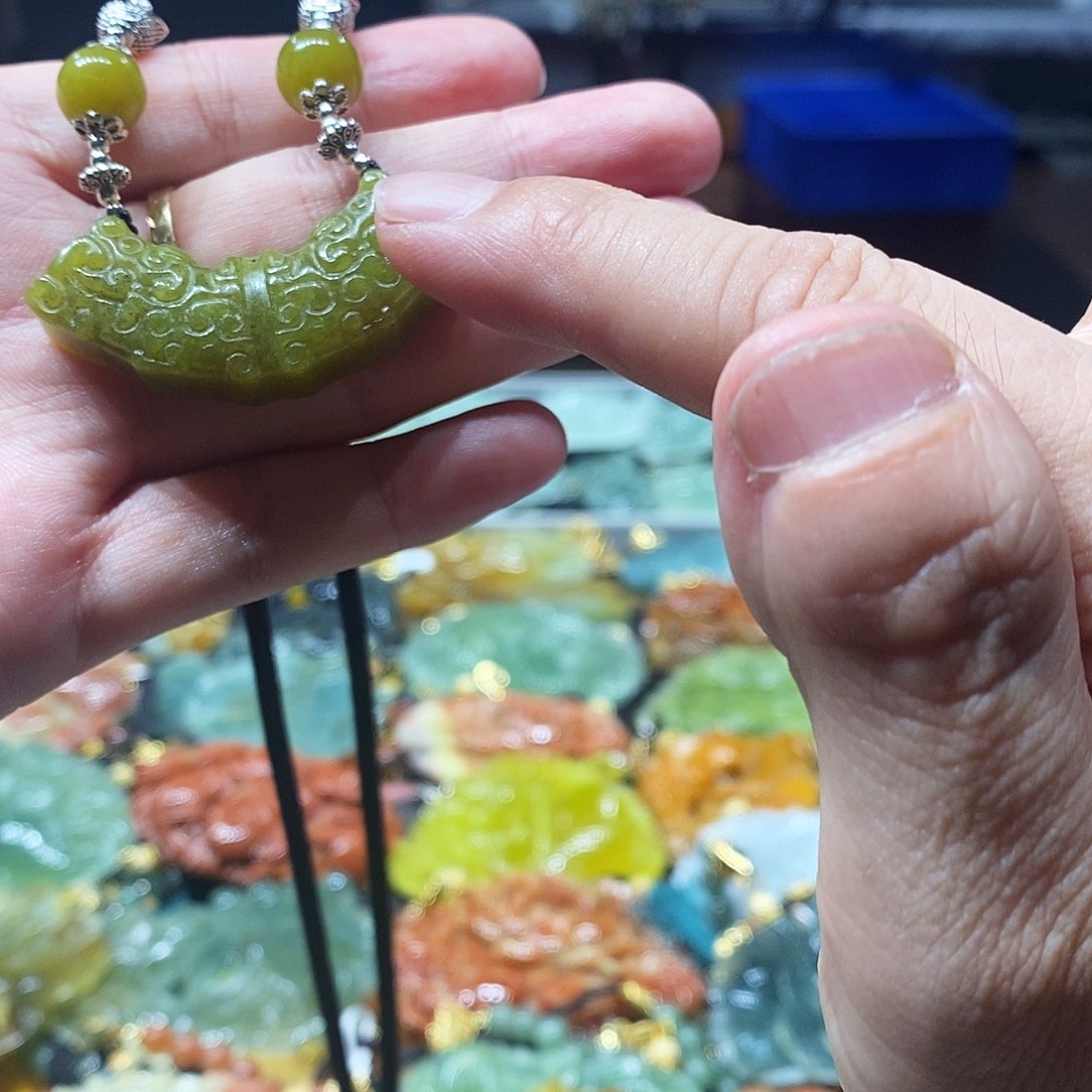 未镶嵌岫玉毛衣链