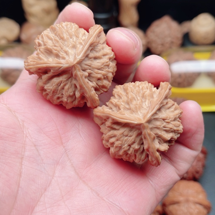 文玩核桃把件盘山三棱奔40×39×39