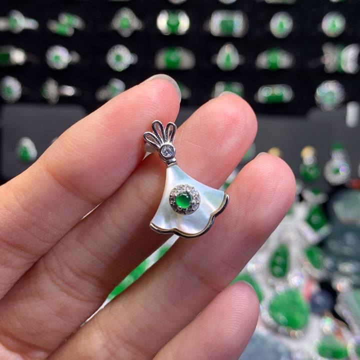 【闪购商品】翡翠颈饰银S925镶嵌天然翡翠