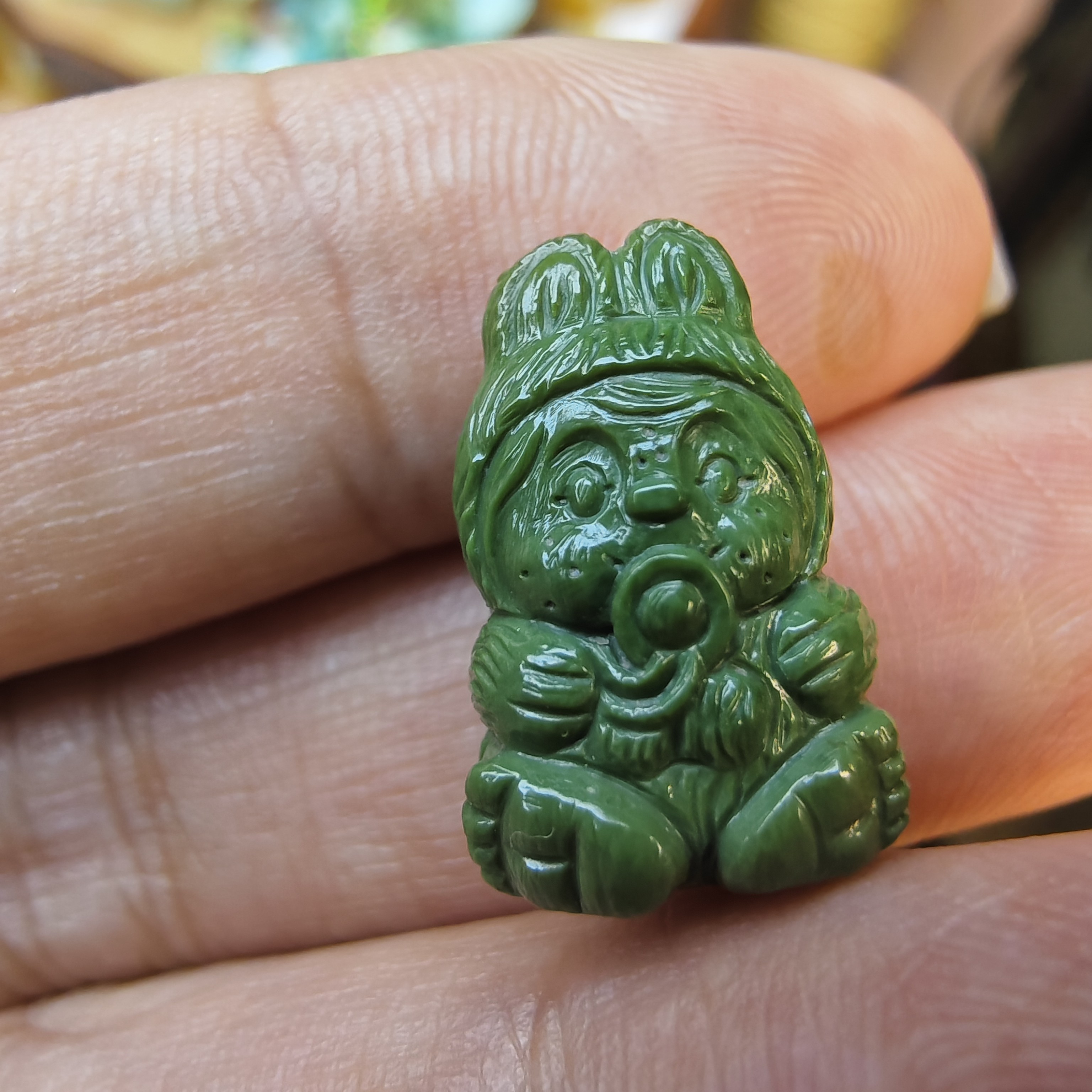 高瓷精雕蒙奇奇小可爱雕件