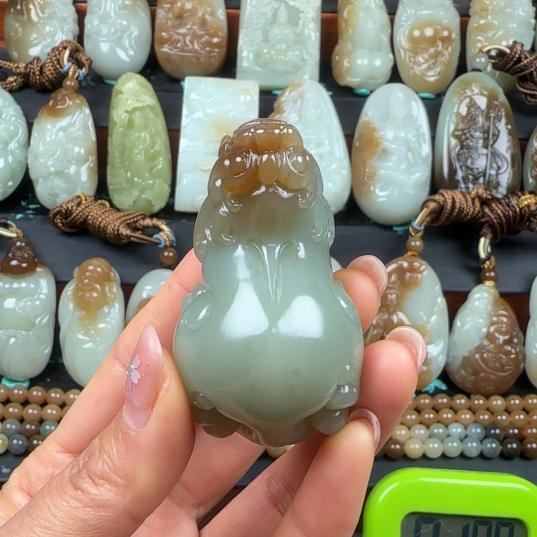 用***8和田玉未镶嵌挂件