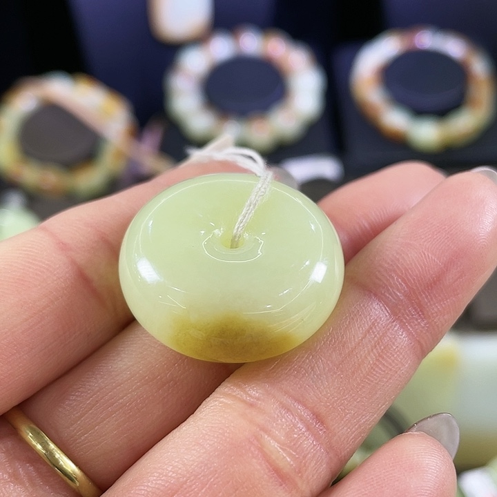 岫岩老玉（透闪石质玉）未镶嵌吊坠(赠链)
