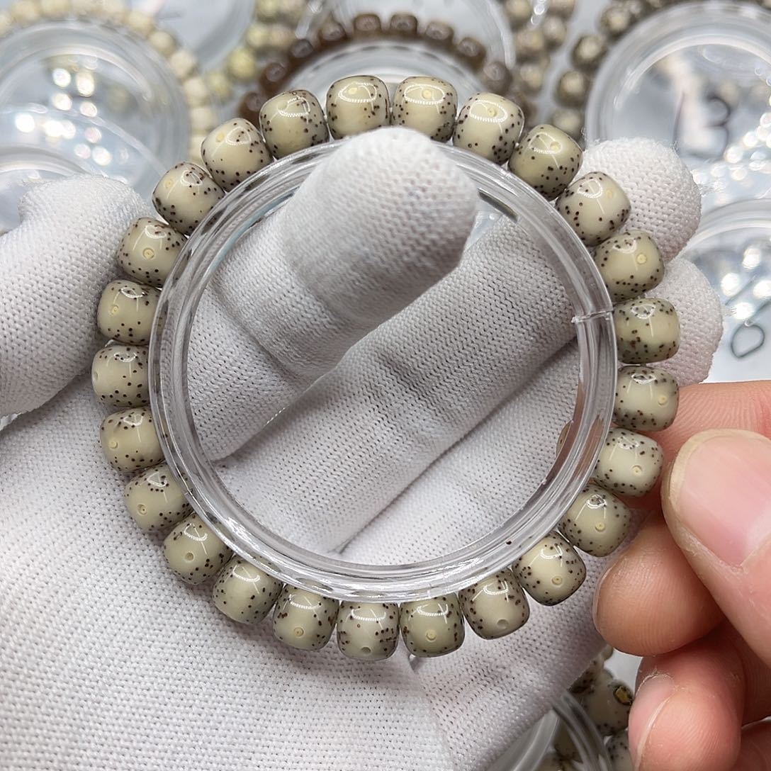 纠***鱼星月菩提手串玉化通体