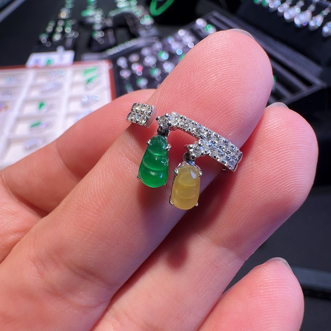 翡翠18K金镶嵌戒指