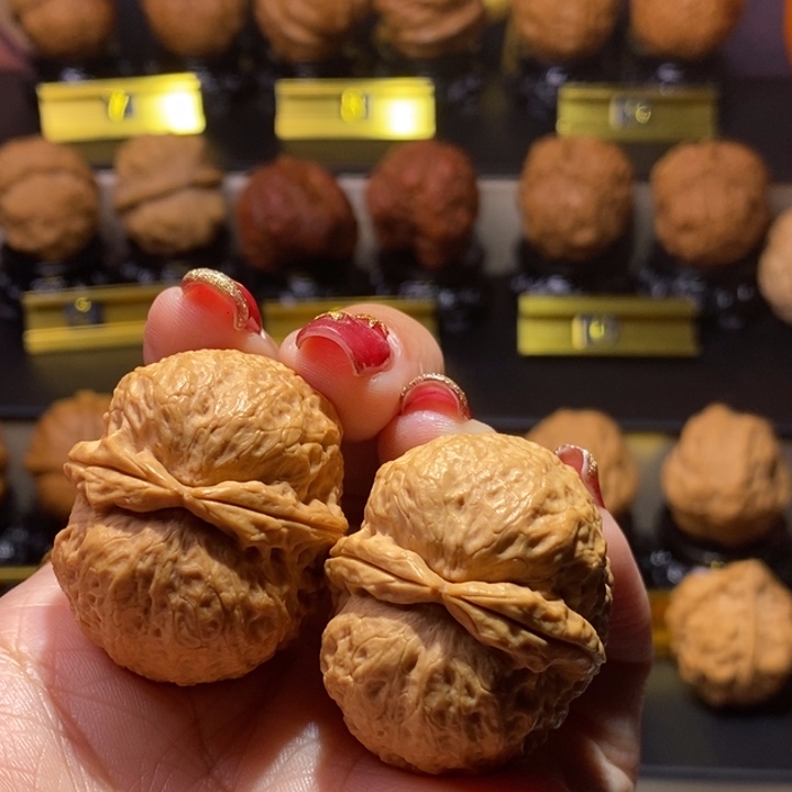 文玩核桃把件烈焰红唇36尺