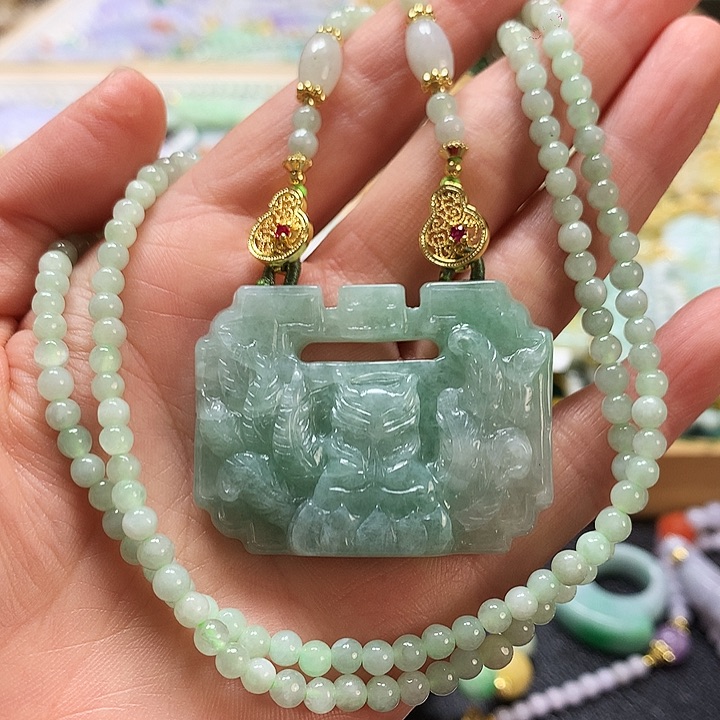 翡翠颈饰未镶嵌吊坠