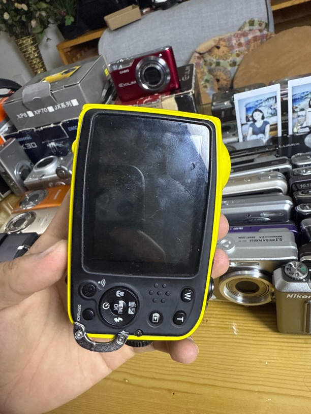 9新 Fujifilm/富士 XP80九新1400万像素5倍光学变焦三防