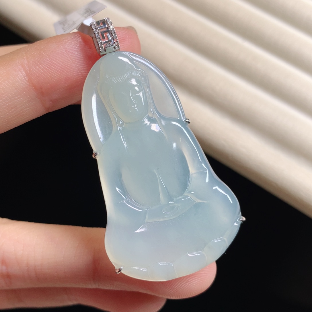 翡翠颈饰18K金镶嵌观音