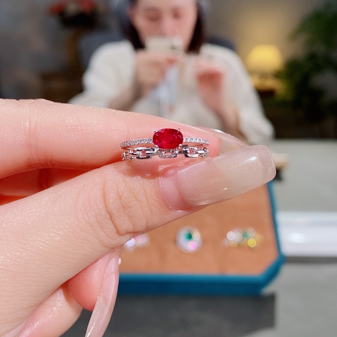 红宝石戒指18K金镶嵌0.55ct