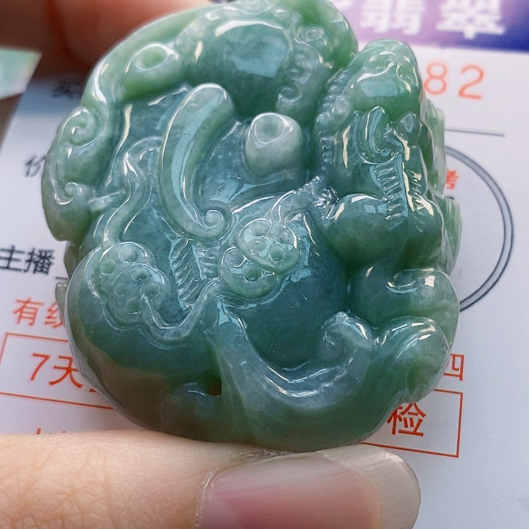 吊坠(不含链)未镶嵌翡翠