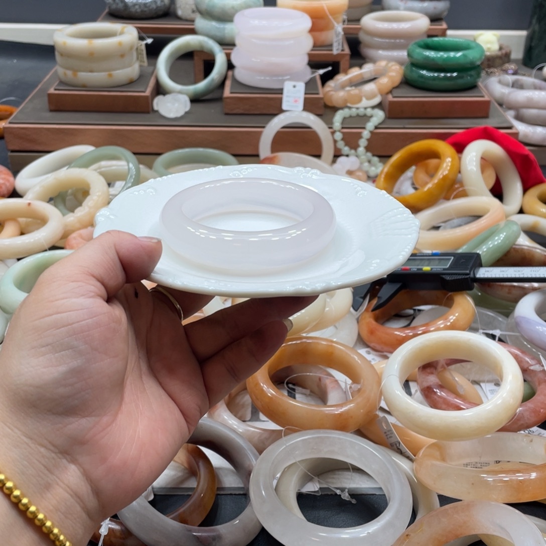 我***头石英质玉手镯未镶嵌