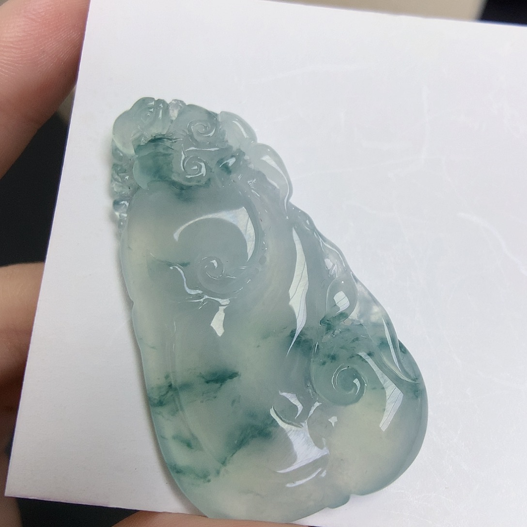 翡翠未镶嵌颈饰如意