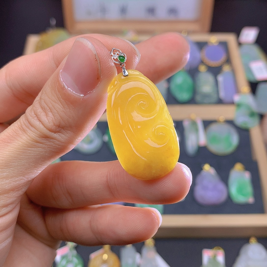 翡翠颈饰18K金镶嵌翡翠