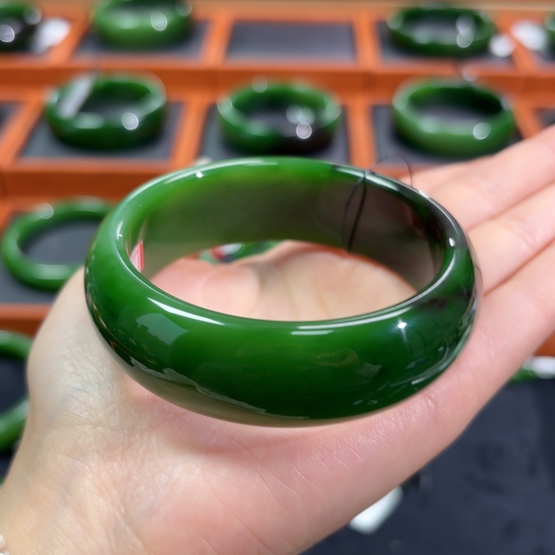 和田玉（碧玉）未镶嵌手镯红皮阳绿