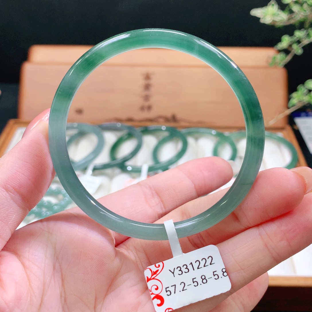 翡翠未镶嵌手镯天然