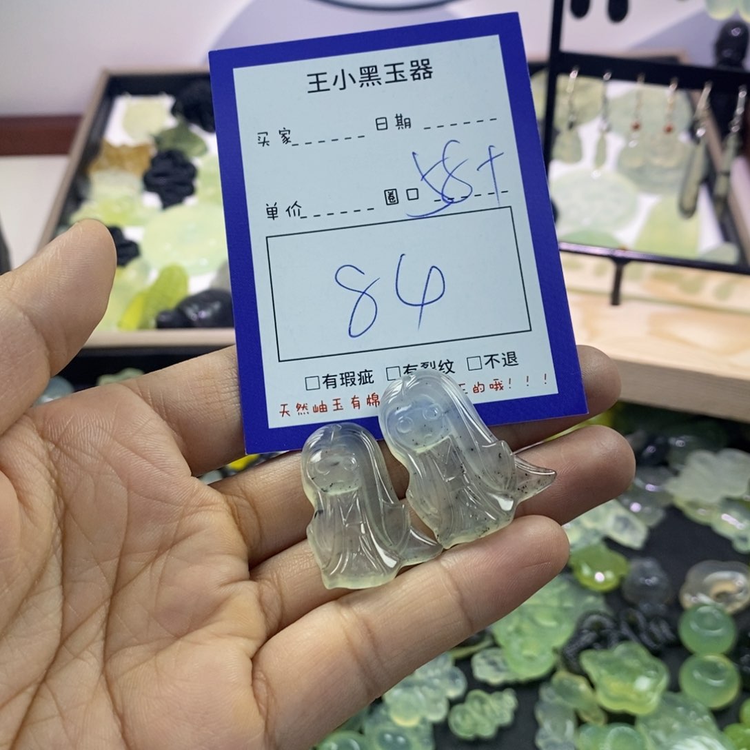 蛇纹石玉颈饰未镶嵌