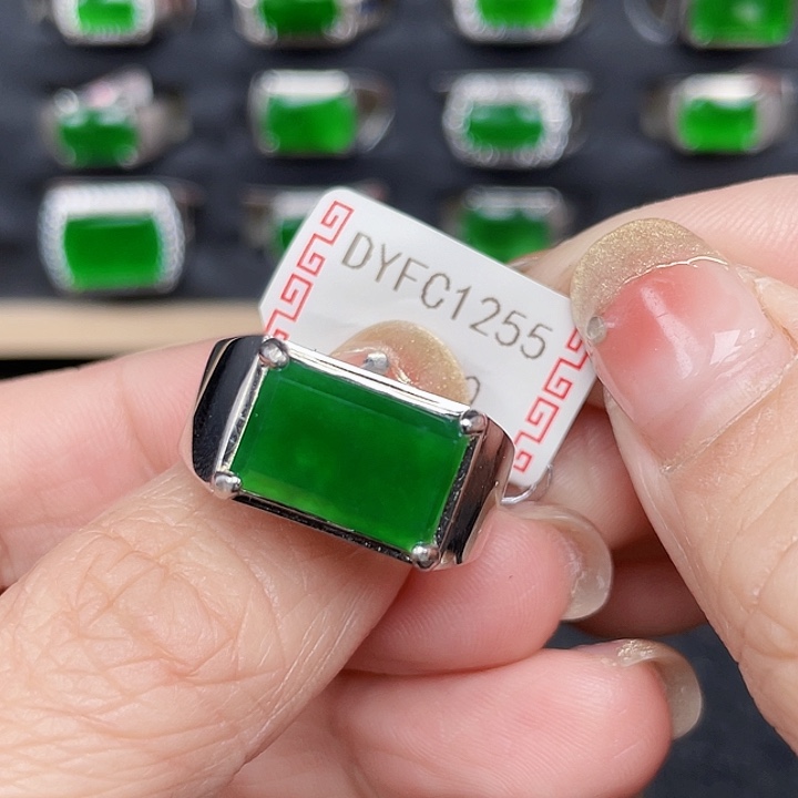 翡翠戒指银S925镶嵌桥****馆编号1255没有运费险