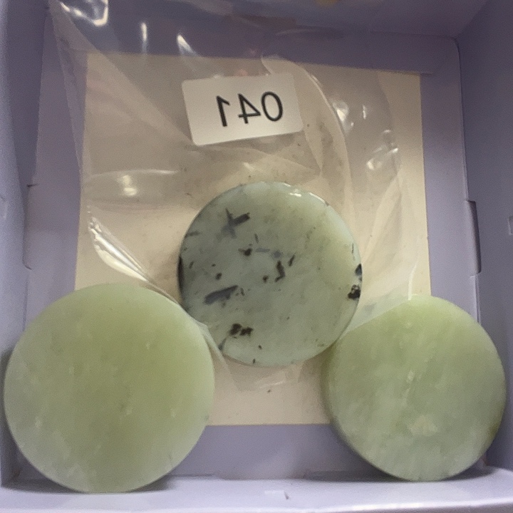 蛇纹石玉未镶嵌天然岫玉珠宝未镶嵌微瑕款