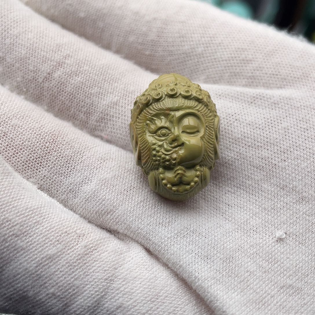 绿松石未镶嵌颈饰