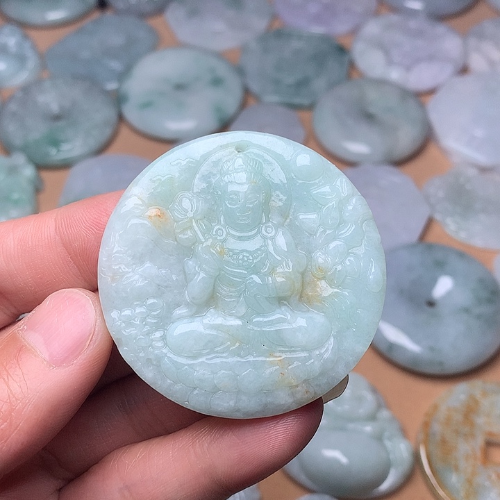 翡翠未镶嵌颈饰大势至