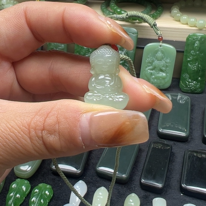 和田玉未镶嵌颈饰