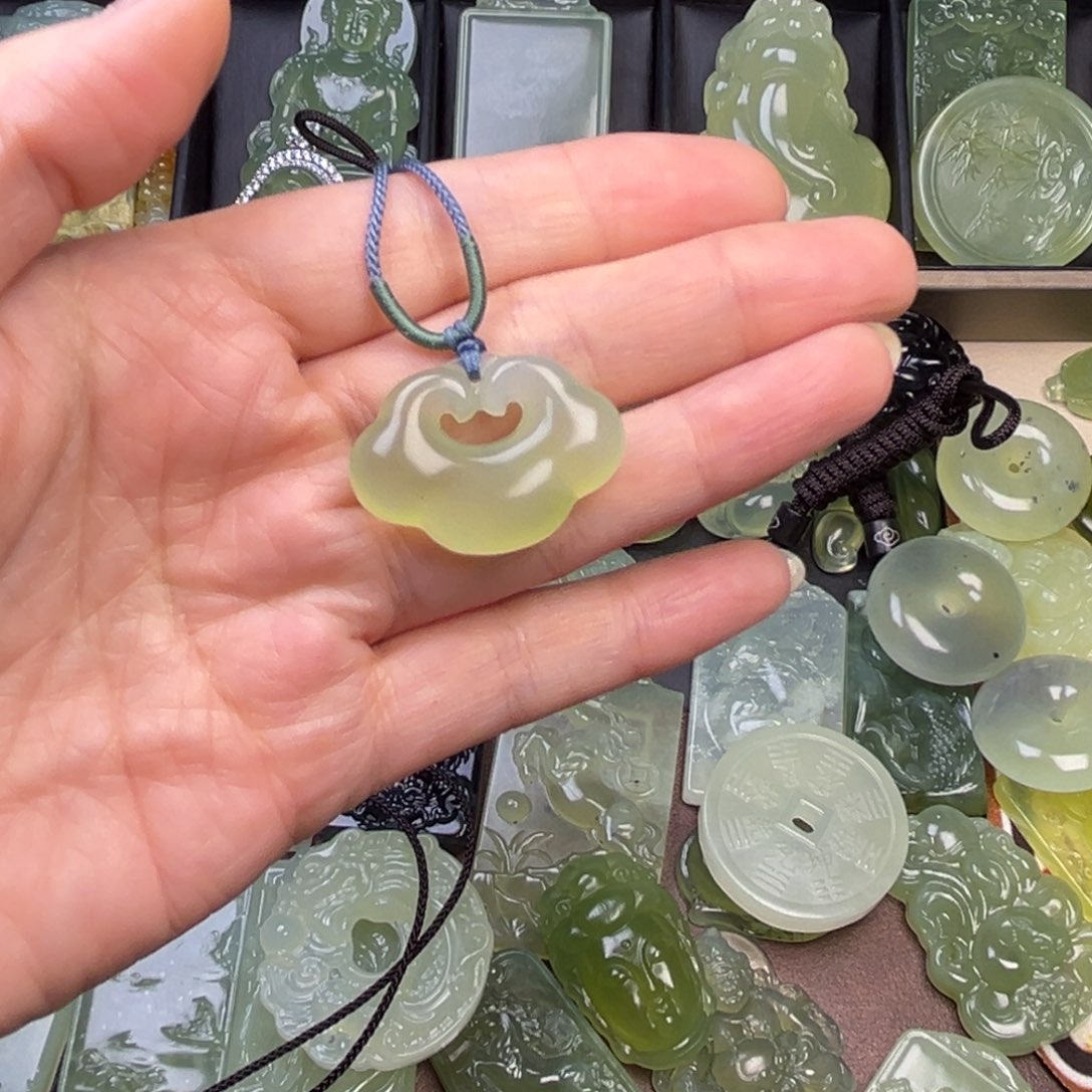 蛇纹石玉未镶嵌吊坠(赠链)