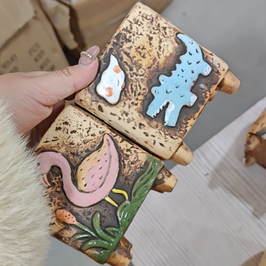 当场凑满15发货，不凑不发，花盆盆口不方不圆有针孔黑点矿点是正常