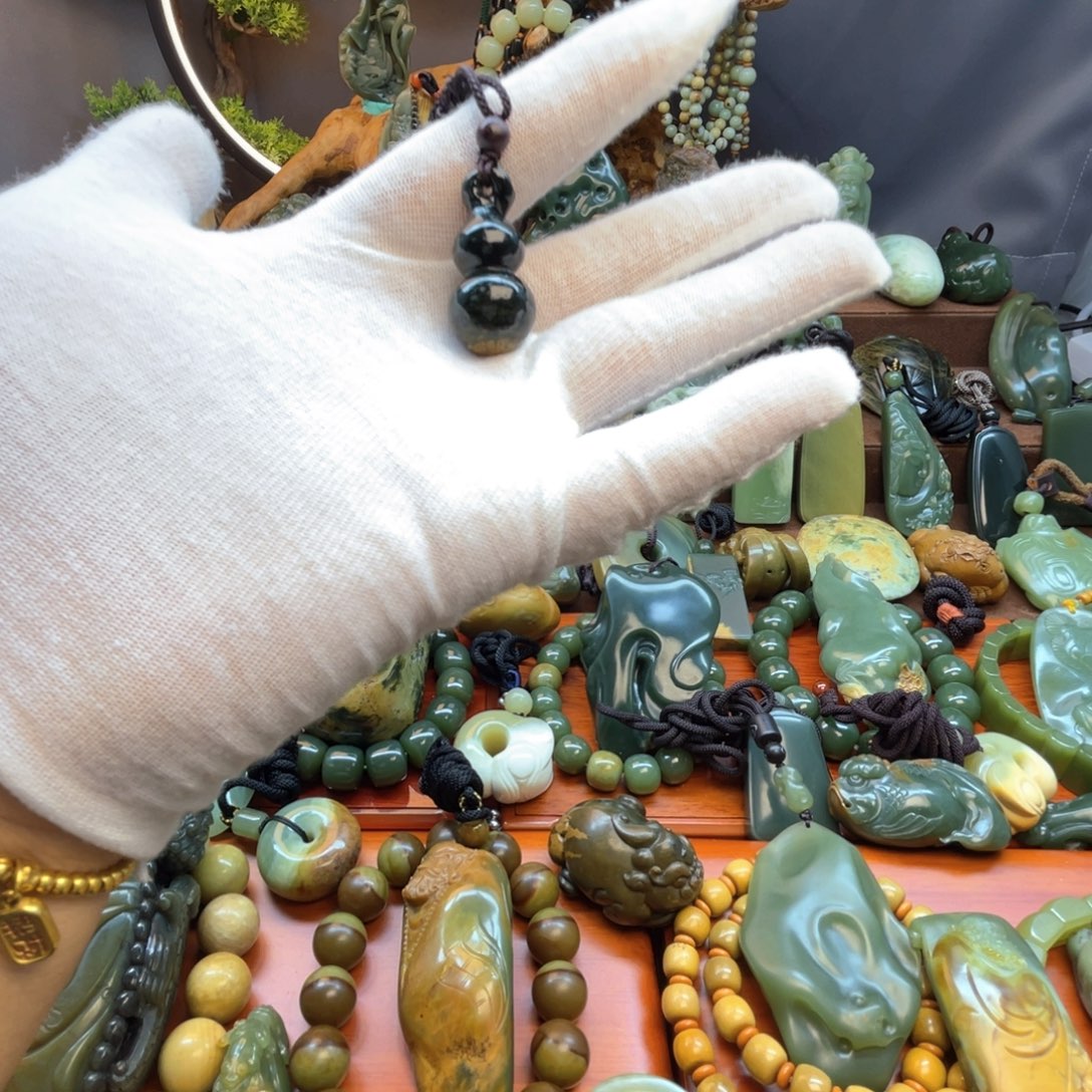 岫岩河磨玉（透闪石质玉）未镶嵌颈饰