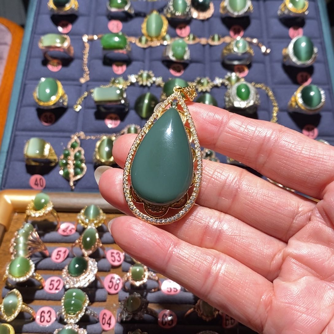 和田玉颈饰未镶嵌镇****店