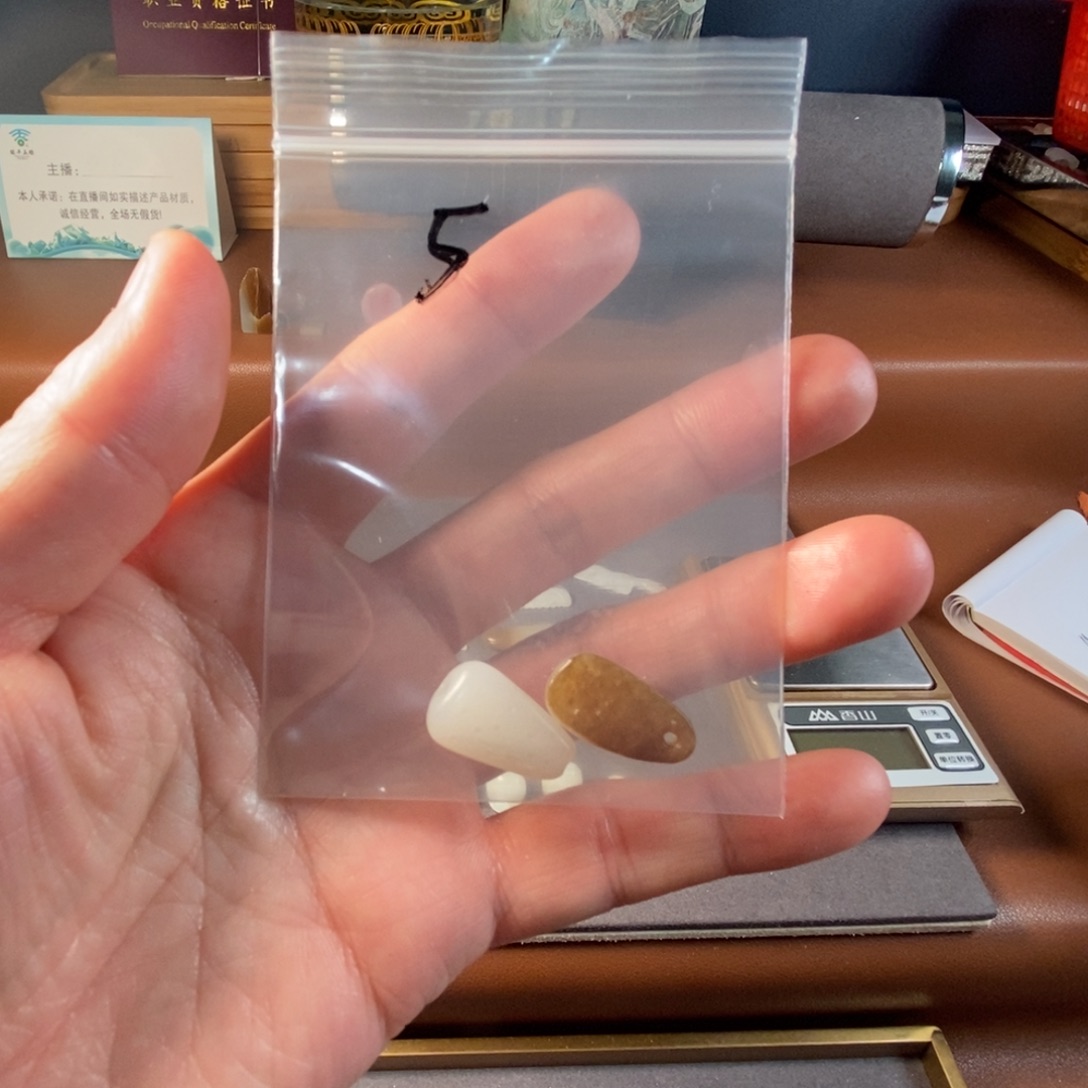 吴***棠和田玉未镶嵌挂件