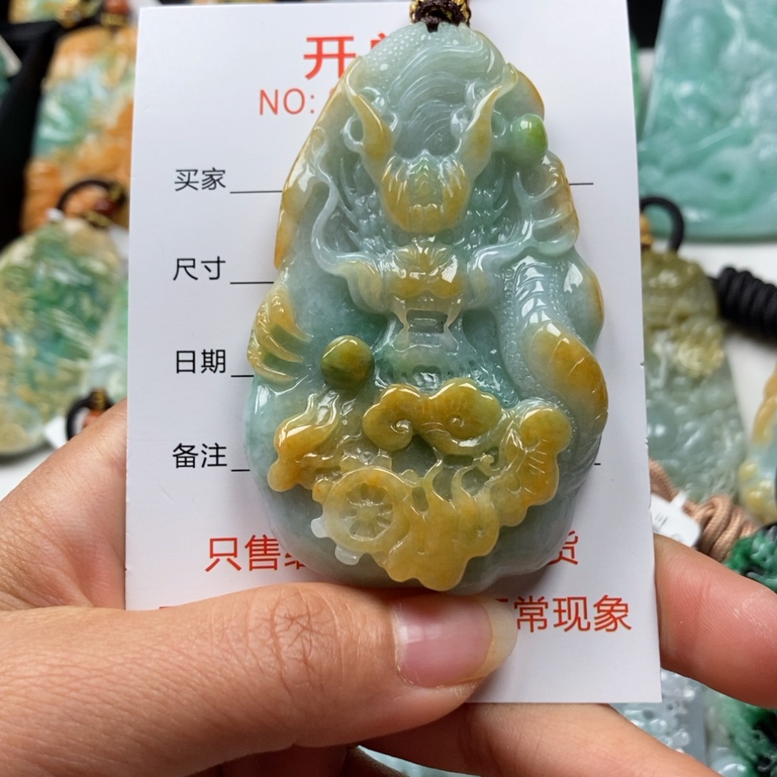 翡翠颈饰未镶嵌水*月