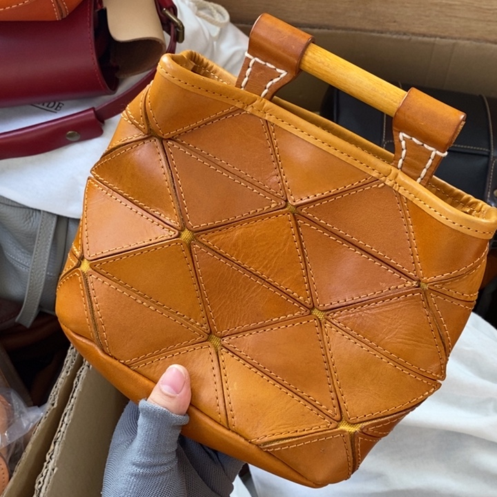 头层牛皮瑕疵单肩包