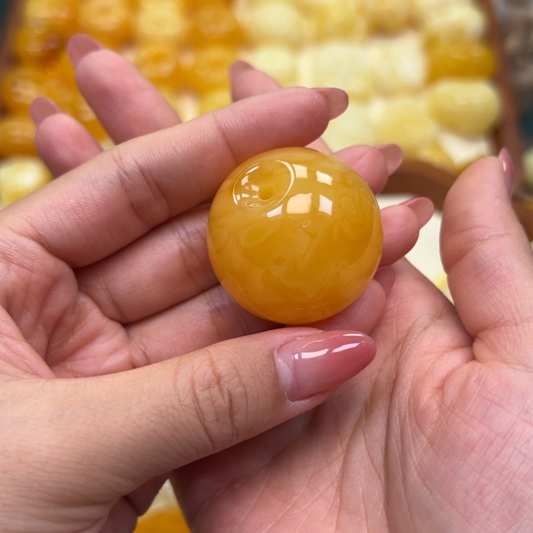 ****亿琥珀未镶嵌颈饰蜜蜡