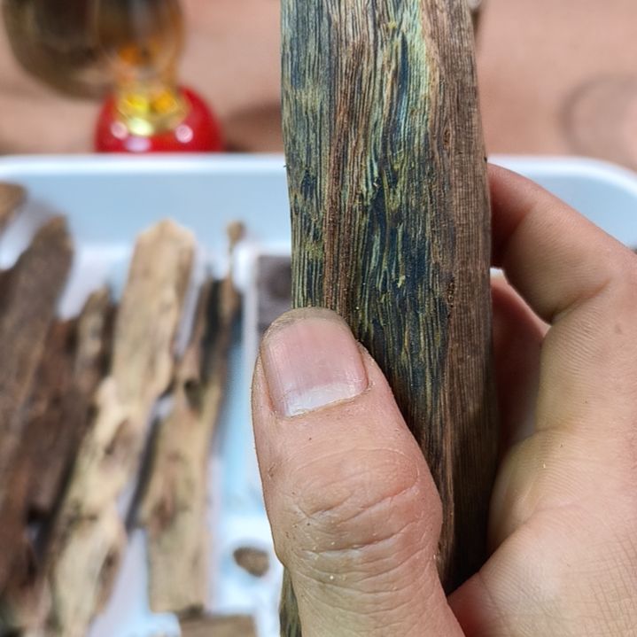 绿奇楠虫漏熏香块