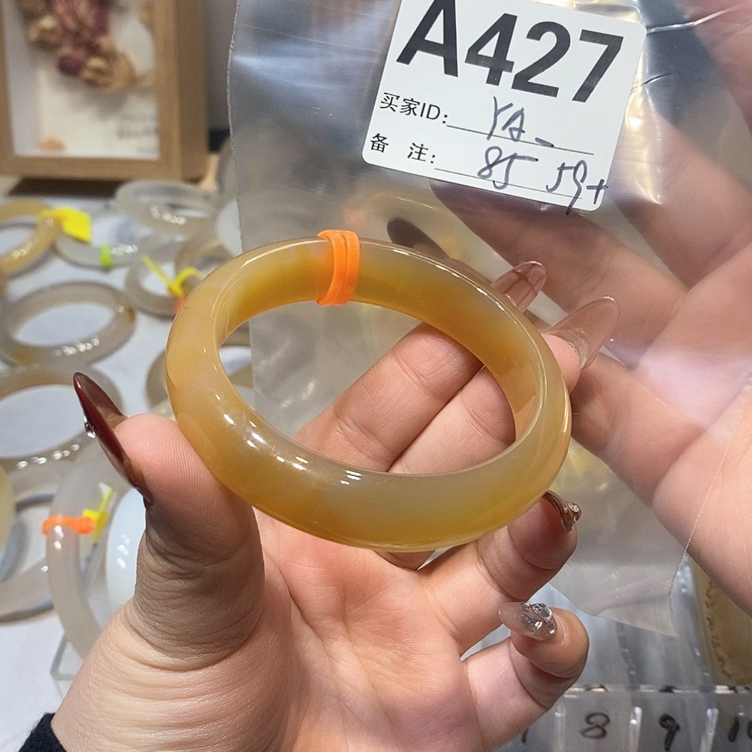 玛瑙/玉髓手镯未镶嵌Y**_