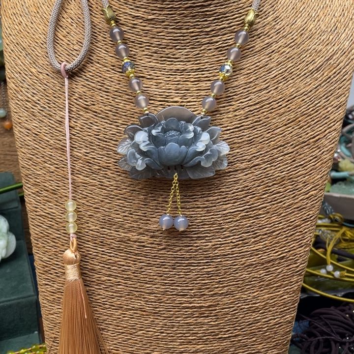 蛇纹石玉未镶嵌吊坠