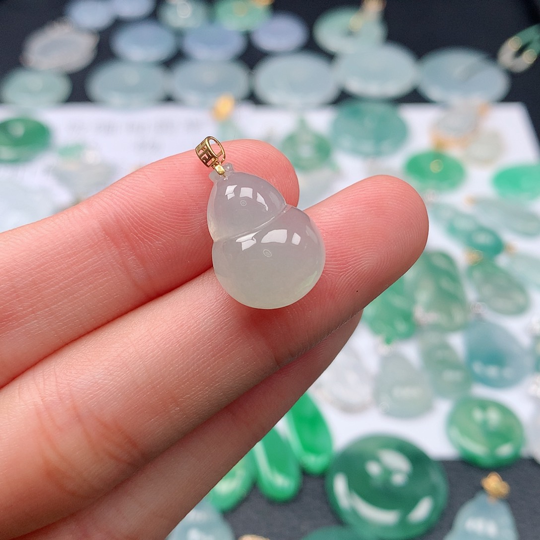 翡翠颈饰18K金镶嵌天然翡翠