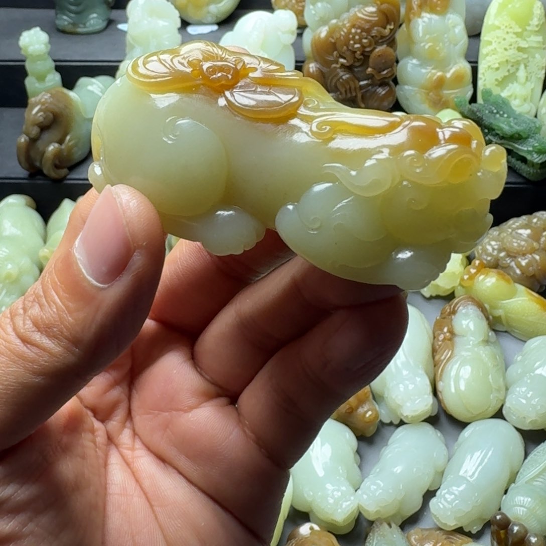 和田玉把件未镶嵌y****己