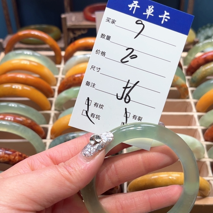 蛇纹石玉手镯未镶嵌糖*