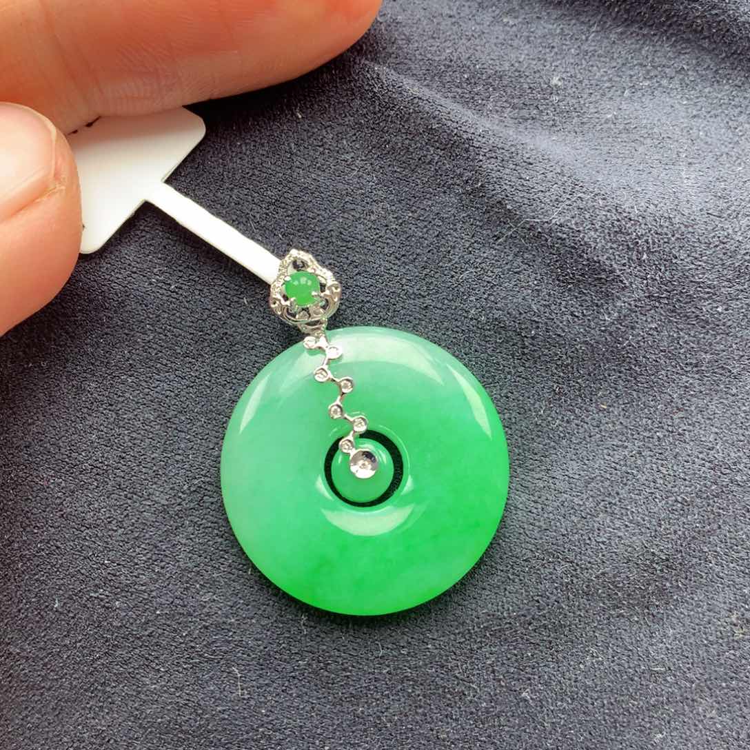 翡翠18K金镶嵌颈饰上新