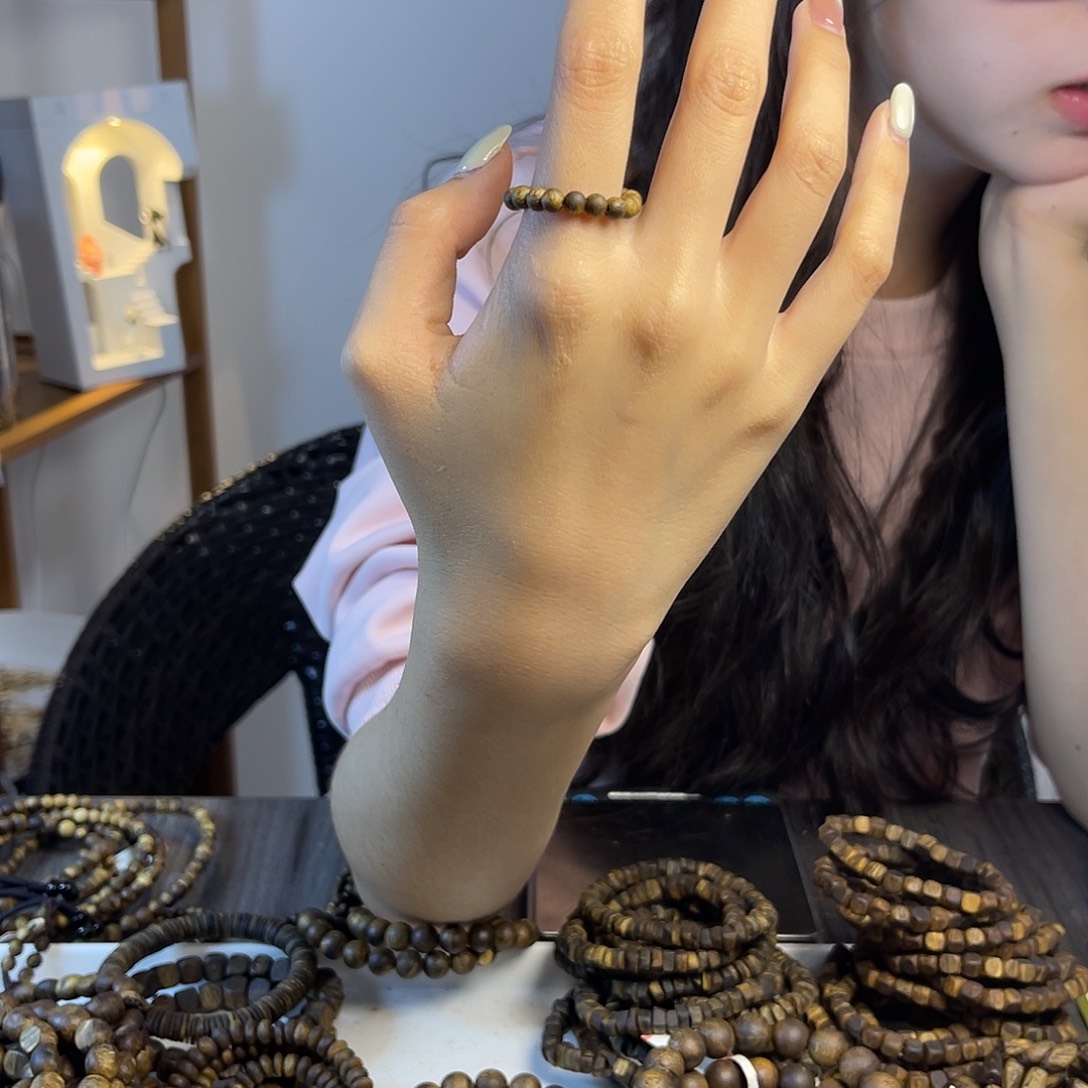 沉香碎屑+棋楠戒指一个